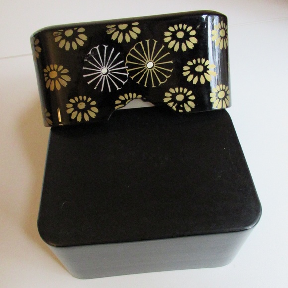 Black Lacquerware Keepsake Box - Picture 5 of 11